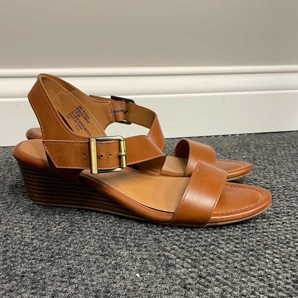 Stone Mountain womens brown strappy wedge sandals shoes size 10